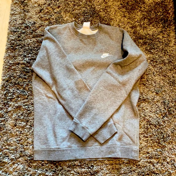 Nike Tops - Nike Crew Neck!